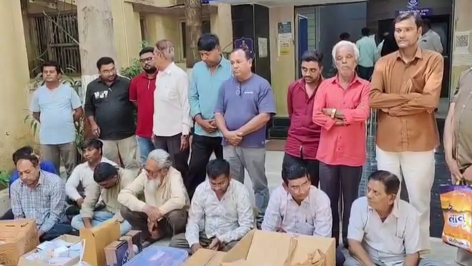 गिरफ्तार किए गए 17 फर्जी डॉक्टर
