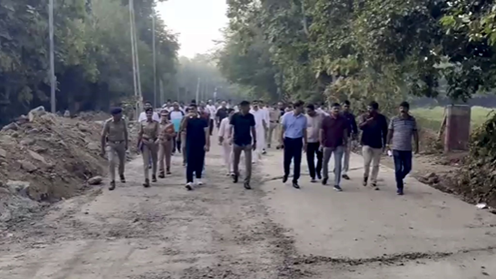 35 KM के जंगल मार्ग का कलेक्टर ने किया निरीक्षण