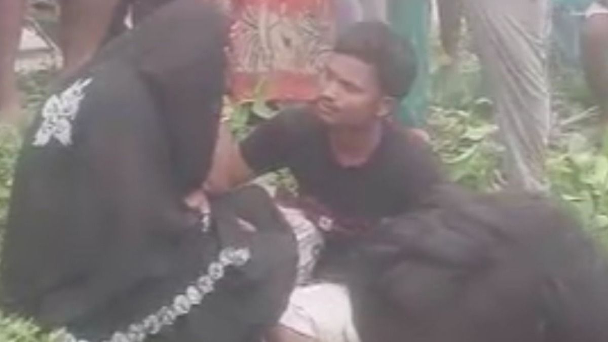 युवक ने महिला की मांग में जबरन भरा सिंदूर