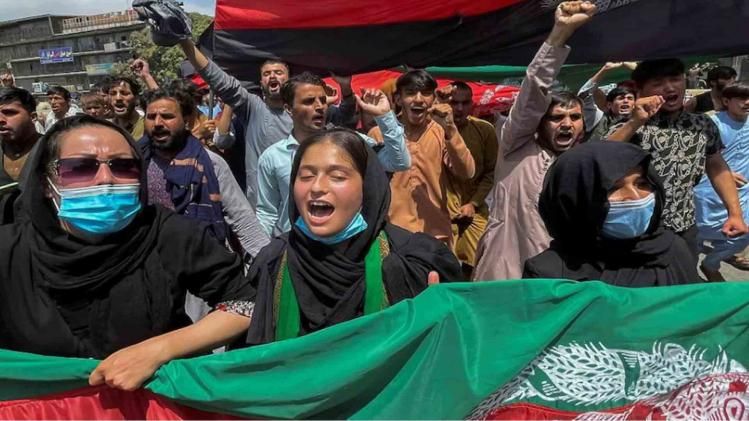 Taliban ban female employees from entering ministry of women