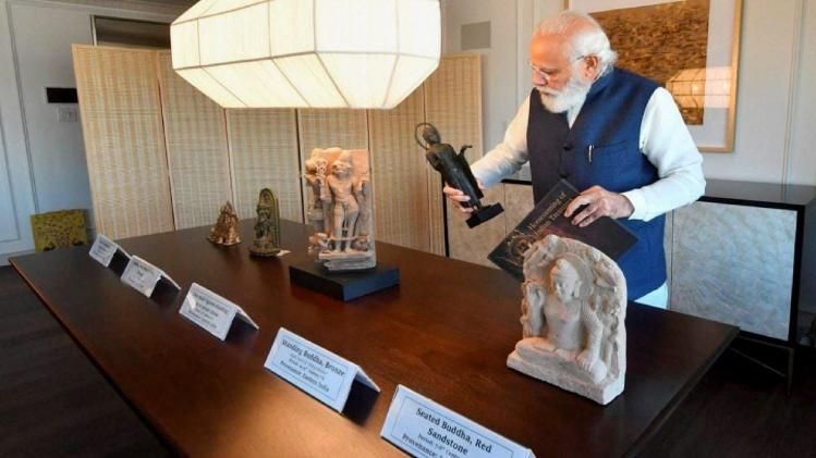 america gifted 157 artifacts 
