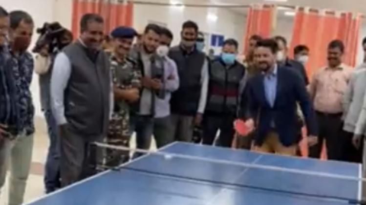 अनुराग ठाकुर ने टेबल टेनिस खेलते हुए शेयर किया VIDEO