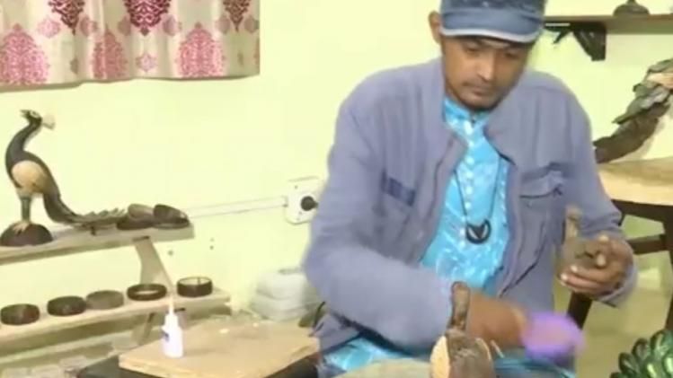 नारियल के खोलों से खूबसूरत कलाकृतियां
