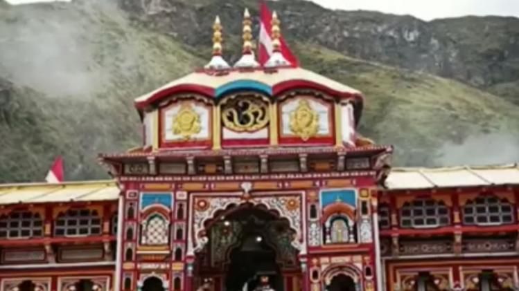 बद्रीनाथ धाम में लौटी रौनक, भक्तों के लिए हेलीकॉप्टर सर्विस शुरू 