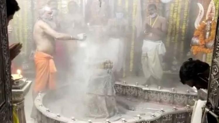 भस्म आरती में भक्तों की रौनक