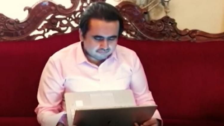 आंखों से देख नहीं सकते हैं राहुल बजाज.