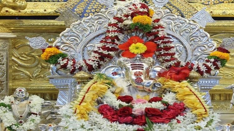 दगडू शाह मंदिर में भगवान गणेश की प्रतिमा.