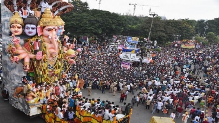 गणपति बप्पा का हैदराबाद में हुआ विसर्जन.