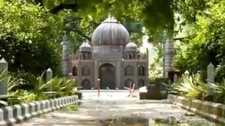 लोहे के कबाड़ से बनी कलाकृतियां