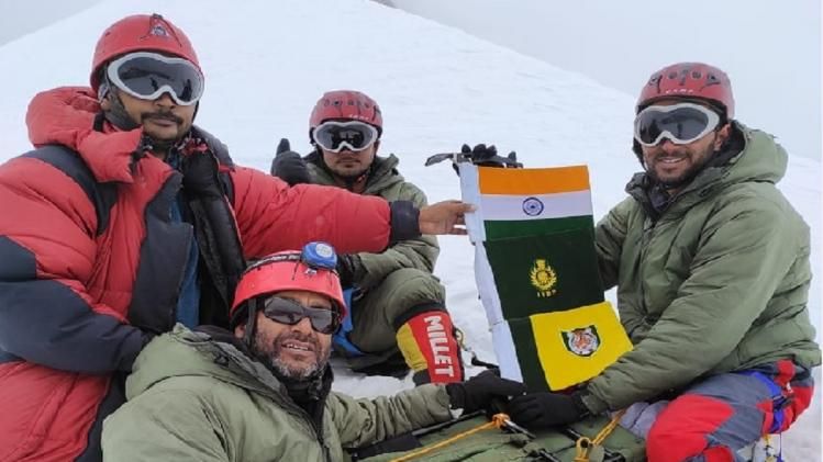 उत्तराखंड के बलबला पर आईटीबीपी के जवानों ने तिरंगा लहराया है