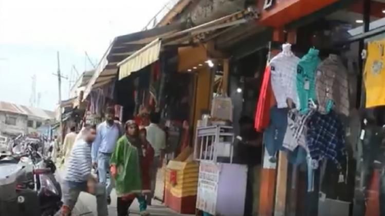 सार्वजनिक स्थलों पर अनंतनाग में लगे कैमरा.