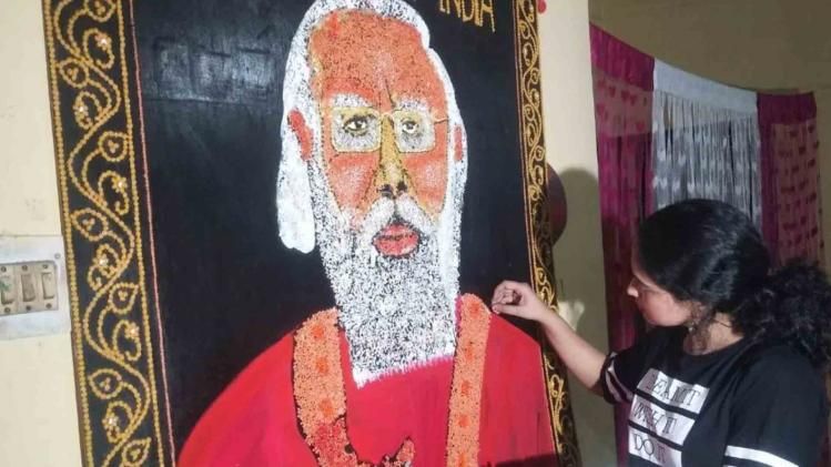 Bhubaneswar Artist makes PM Modi's picture with food grains 