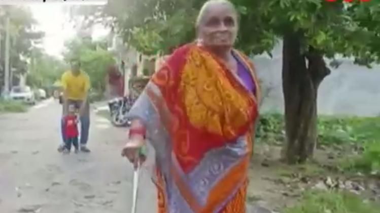 धाकड़ दादी के कायल हुए पुलिस कमिश्नर