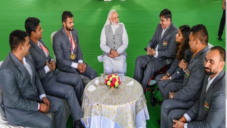 प्रधानमंत्री नरेंद्र मोदी ने की पैरा एथिलिट्स से मुलाकात. (फोटो-PTI)