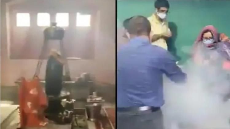 सोशल मीडिया पर वायरल हो रही है तस्वीर.