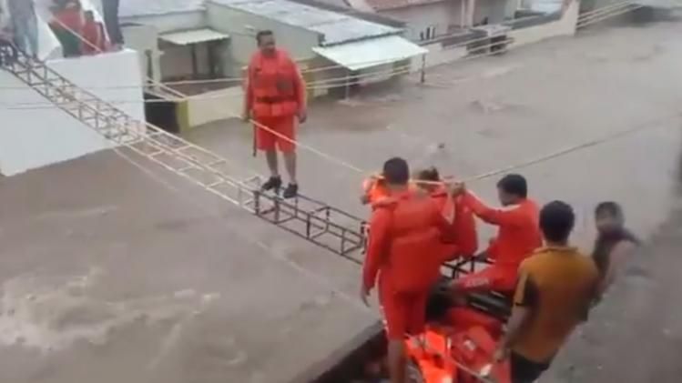 NDRF और एयरफोर्स ने दिखाया दम