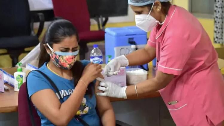 100 crore corona vaccination record news updates