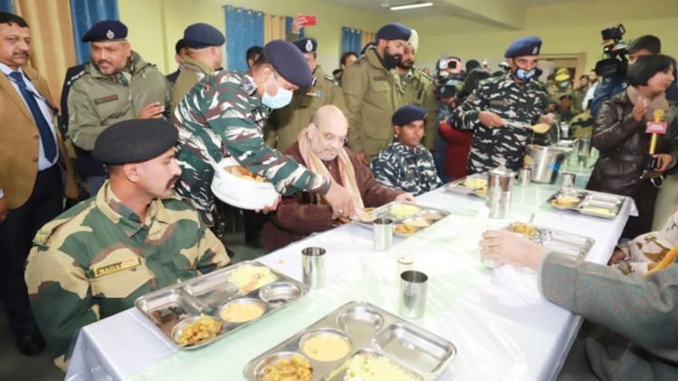 गृहमंत्री अमित शाह ने CRPF कैंप में बिताई रात