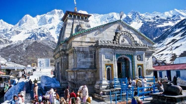 बद्रीनाथ-केदारनाथ पहुंच रहे हैं भक्त