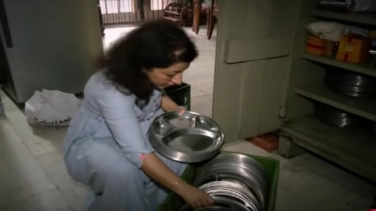 गुडगांव में क्रॉकरी बैंक चला रही हैं समीरा सतीजा.