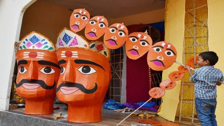 दिल्ली में देखने को मिल रही है दशहरे की धूम (फोटो-PTI)