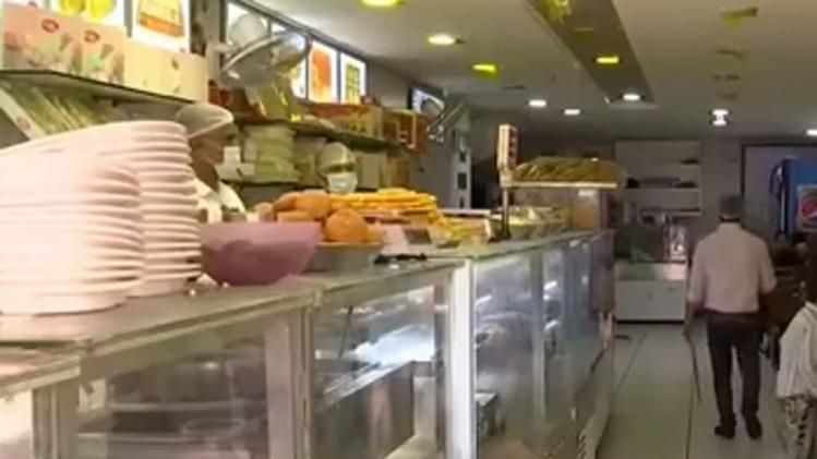 प्लास्टिक लाइए और खाना खाइए