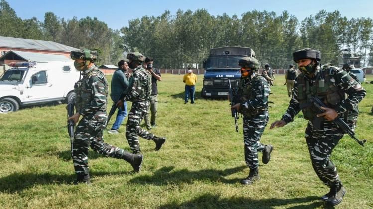 कश्मीर में बढ़ती जा रही है आतंकी गतिविधियां, एक्शन में सेना.