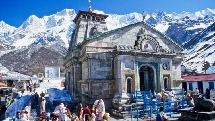 बाबा केदारनाथ के दर पर भक्कों की कतार