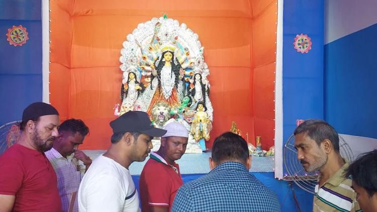 15 साल बाद दुर्गा पूजा, मुस्लिम समाज उठा रहा है पंडाल का खर्च 