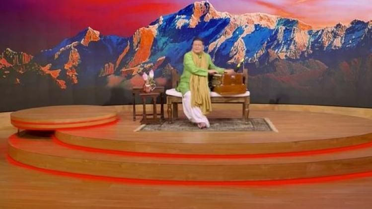  कृष्ण की भक्ति में सराबोर करते भजन, देखें अच्छी बात अनूप जलोटा के साथ