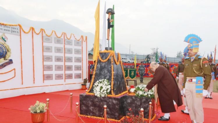 अमित शाह ने दी शहीदों को श्रद्धांजलि