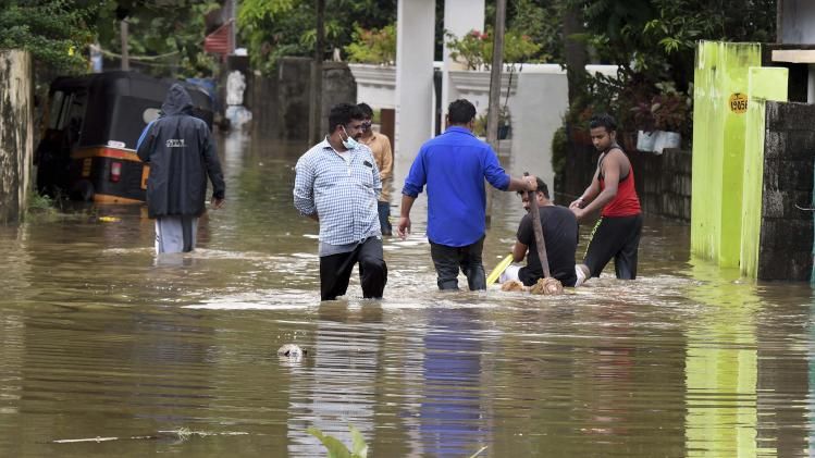 केरल में भूस्खलन से तबाही, राजधानी में बारिश होने से AQI में मामूली सुधार