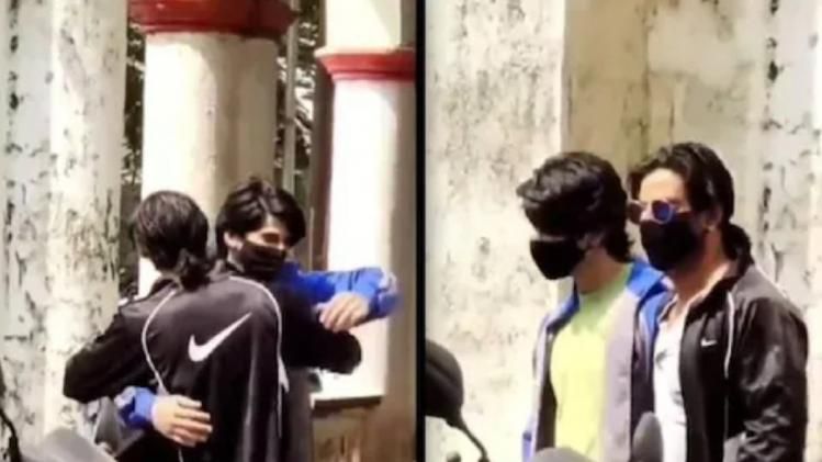 सोशल मीडिया पर वायरल हो रही है तस्वीर.