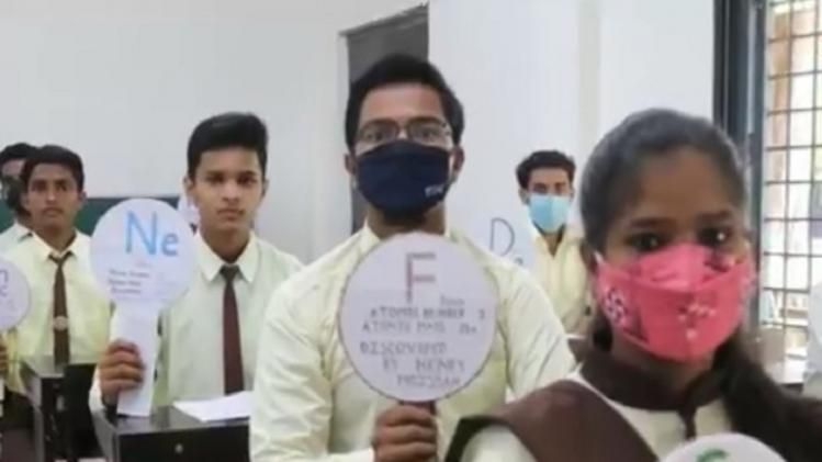 मध्य प्रदेश में अनोखे तरीके से होती है केमेस्ट्री की पढ़ाई.