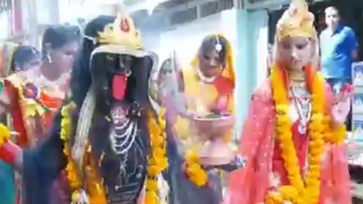  नवरात्र में निकली माता की चूनर यात्रा 