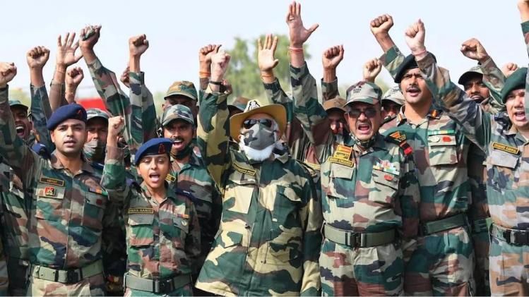 pm modi celebrate deepawali with jawans 