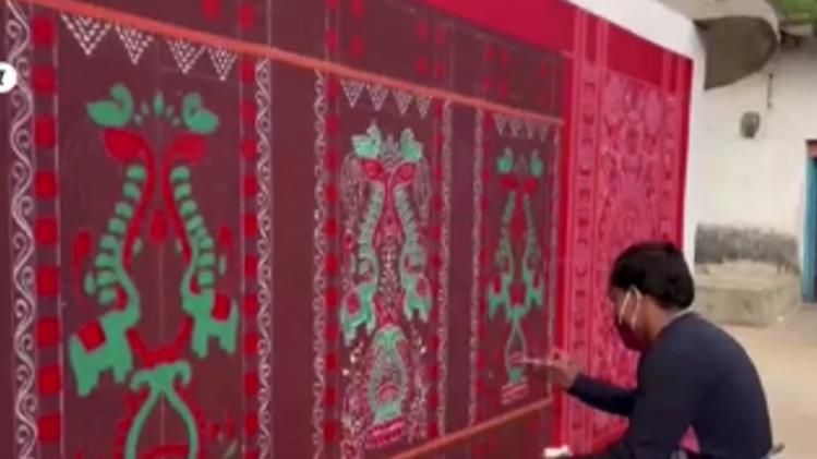 designs of Sambalpuri saree on walls