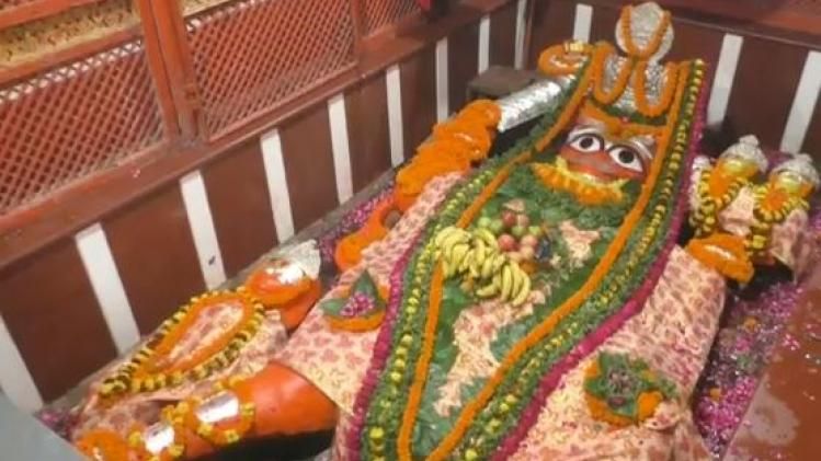 इस मंदिर में विराजे हैं लेटे हुए हनुमान, यहां होती है सभी मनोकामनाएं पूरी, देखें प्रार्थाना हो स्वीकार