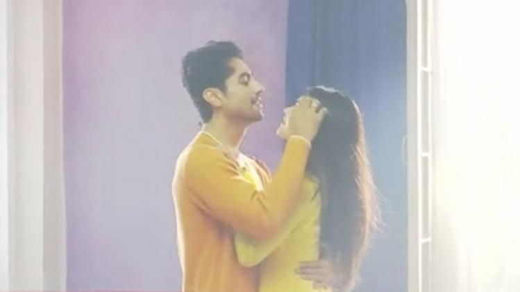 अभिमन्यू और अक्षरा का बेडरूम रोमांस