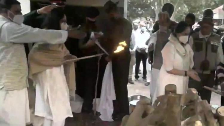 पंच तत्व में विलीन हुए CDS जनरल रावत. 