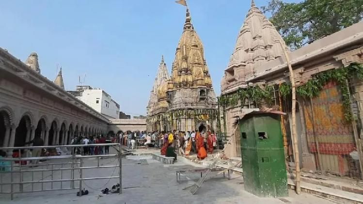 काशी विश्वनाथ मंदिर.