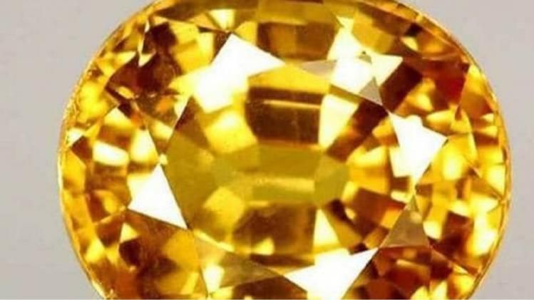 yellow topaz auspicious 