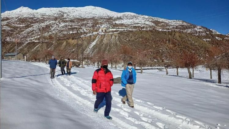 पहाड़ों पर बर्फबारी 