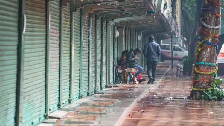 close all private offices in Delhi