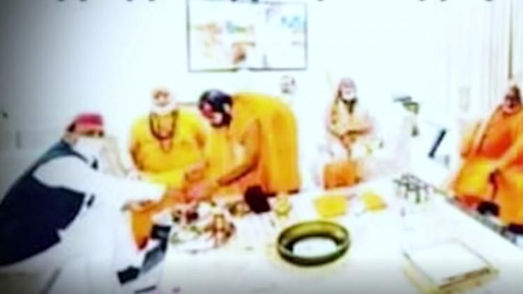 fact check Akhilesh Yadav meeting with saints