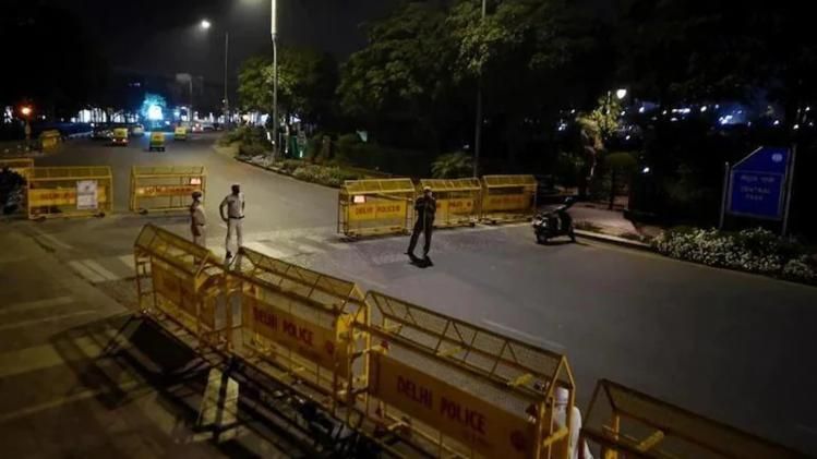  weekend curfew imposed in delhi