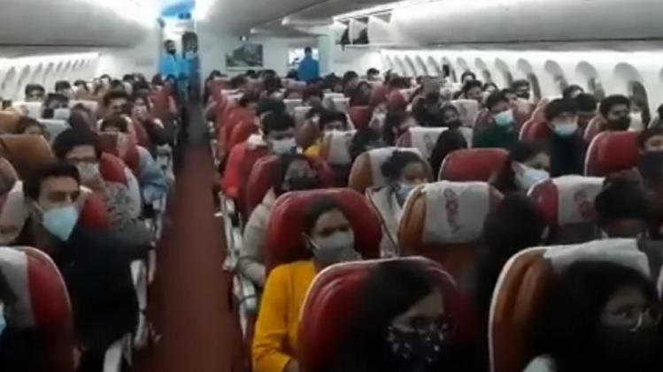 यूक्रेन से लगातार भारतीय छात्रों की वतन वापसी