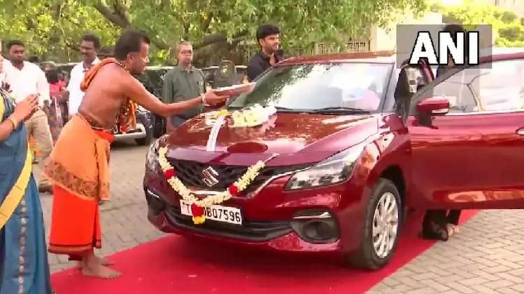 company gifted car of its employees 