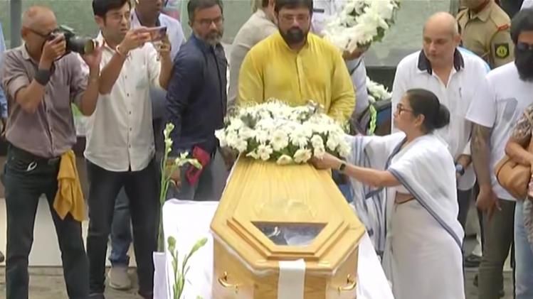 paid tribute to singer KK