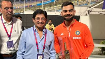 কোহলিকে সিএবি-র বিরাট উপহার, সচিনকে ছুঁয়ে জন্মদিনে কী কী পেলেন 'কিং'? কোহলিকে সিএবি-র বিরাট উপহার, সচিনকে ছুঁয়ে জন্মদিনে কী কী পেলেন 'কিং'?